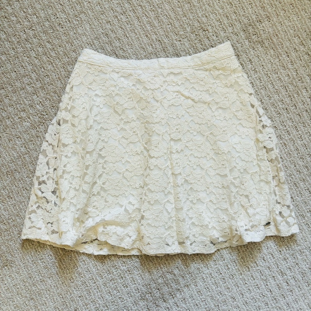 Embroidered Elastic waist short skirt